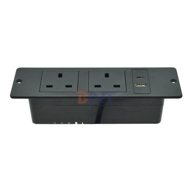 UK Standard Custom AC Power Socket Socket en plastique pour meubles avec 2 prises 1 USB et 1 port de type C 16A courant nominal