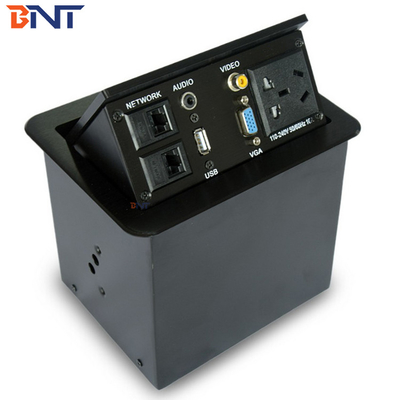 Des prises d'alimentation pour ordinateur avec USB / réseau / 3.5 audio