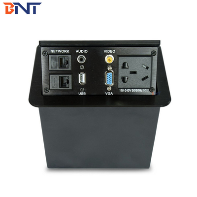 Des prises d'alimentation pour ordinateur avec USB / réseau / 3.5 audio