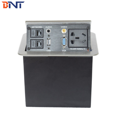 Des prises d'alimentation pour ordinateur avec USB / réseau / 3.5 audio