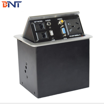 Des prises d'alimentation pour ordinateur avec USB / réseau / 3.5 audio