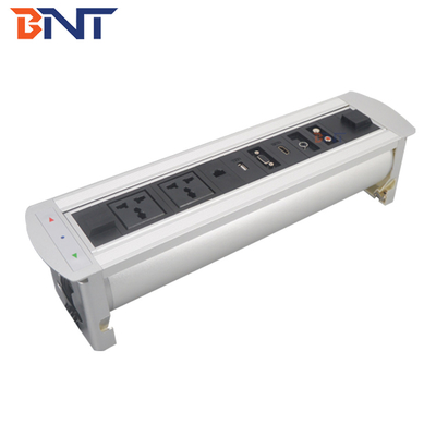 avec une interface VGA pour bureau, une prise de courant EK9224