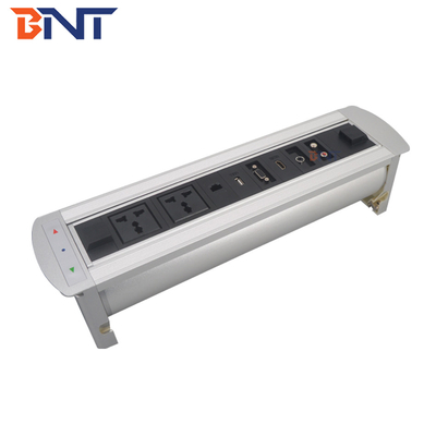 avec une interface VGA pour bureau, une prise de courant EK9224