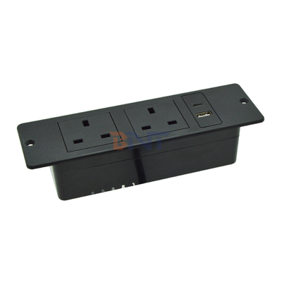 UK Standard Custom AC Power Socket Socket en plastique pour meubles avec 2 prises 1 USB et 1 port de type C 16A courant nominal