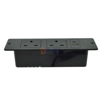 UK Standard Custom AC Power Socket Socket en plastique pour meubles avec 2 prises 1 USB et 1 port de type C 16A courant nominal