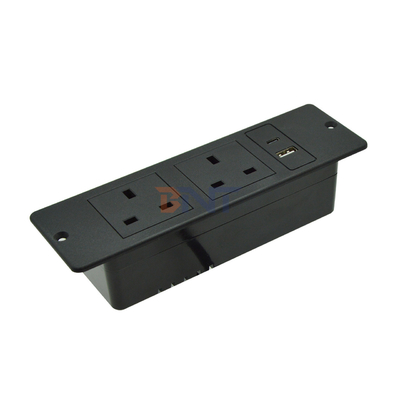 UK Standard Custom AC Power Socket Socket en plastique pour meubles avec 2 prises 1 USB et 1 port de type C 16A courant nominal