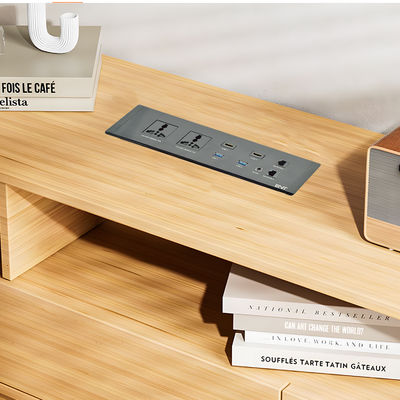 Prise de courant multifonctionnelle encastrée pour bureau, options de prise universelle avec deux ports USB-A, niveau IP44
