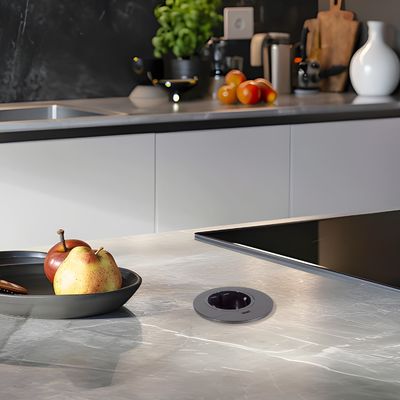 Ensemble canapé rond avec prise de courant intégrée et table avec prise de charge USB de type C