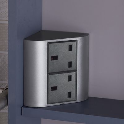 Corner de bureau de bureau et de maison UK Socket avec 2 prises pour plusieurs appareils