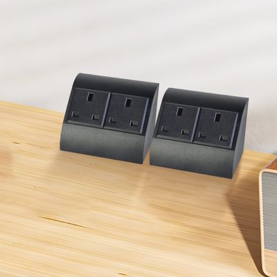 Corner de bureau de bureau et de maison UK Socket avec 2 prises pour plusieurs appareils
