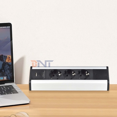 Conception de la pince adhésive 3 prises électriques EU AC USB A + C charge rapide Serveur de bureau