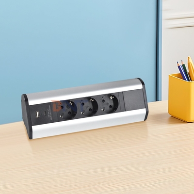 Conception de la pince adhésive 3 prises électriques EU AC USB A + C charge rapide Serveur de bureau